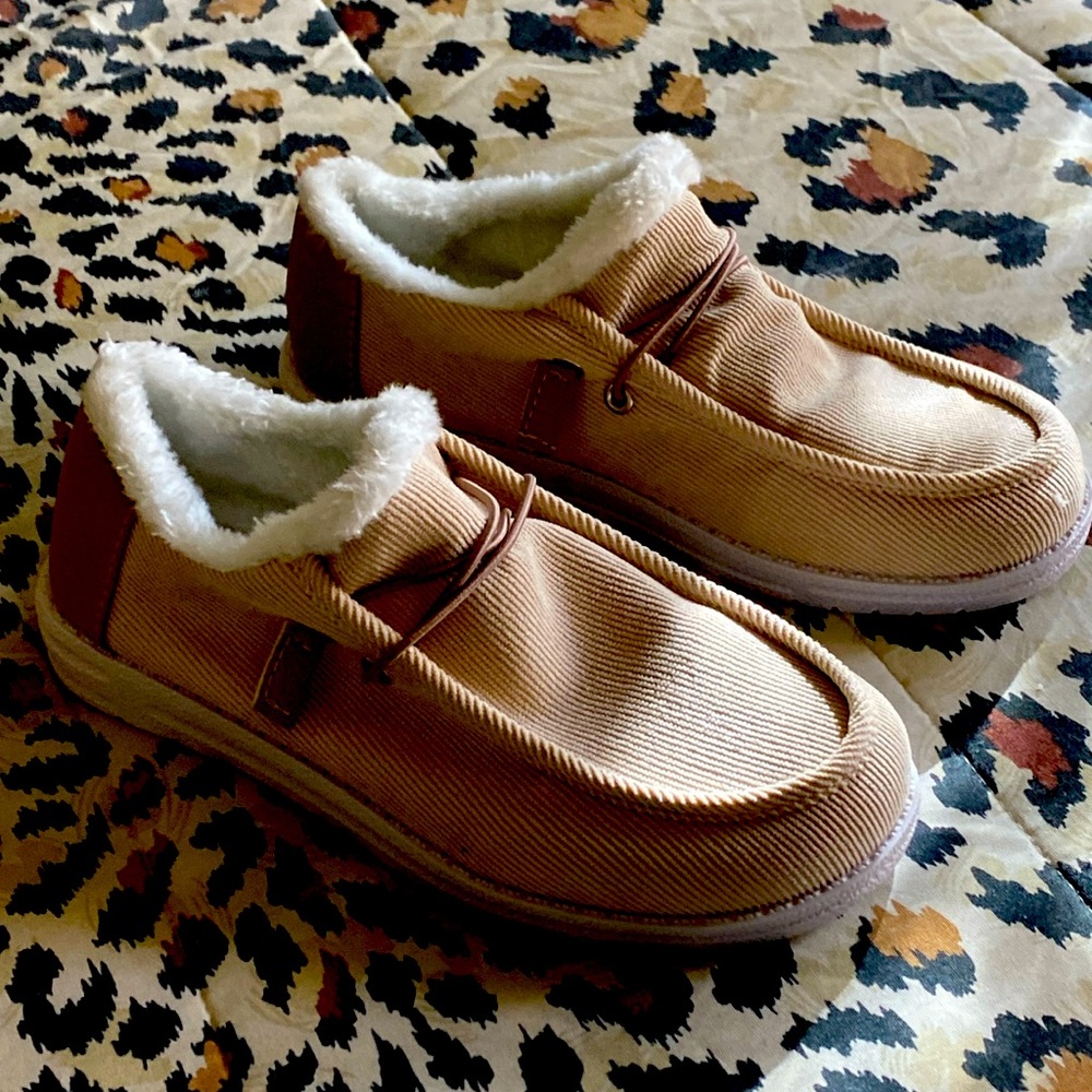 Kevin brand , new, size 5 Ugg like boots , with extra insoles to add.